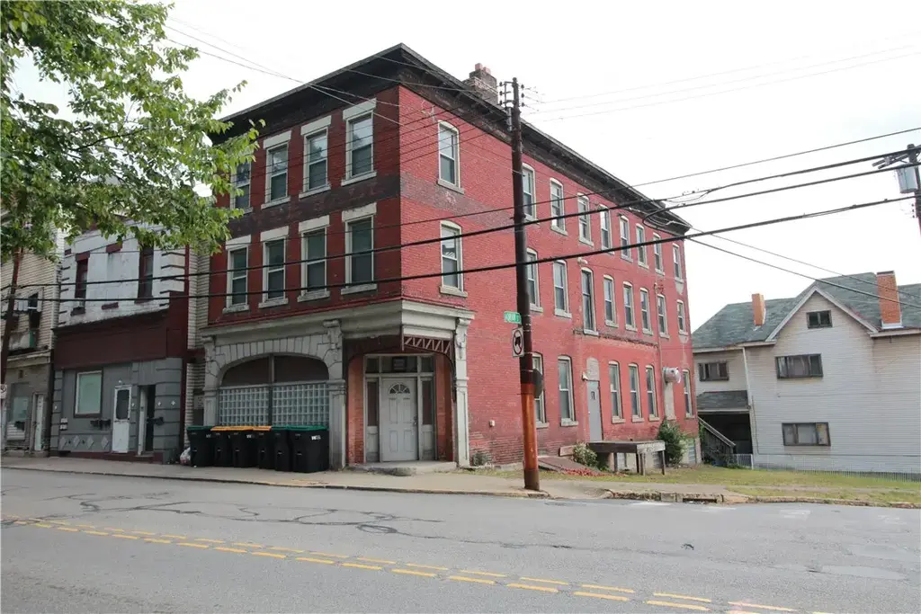 900 Island Avenue , McKees Rocks