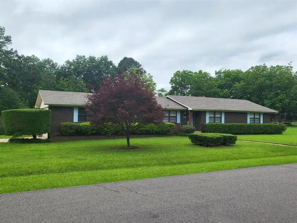 42 Thompson, Clarksville