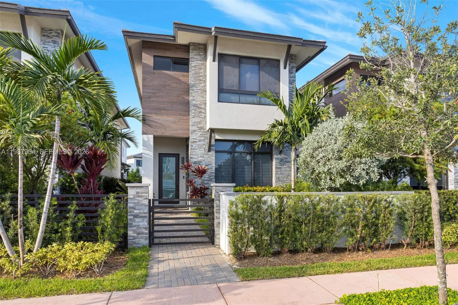 Photo of Listing #A11987354