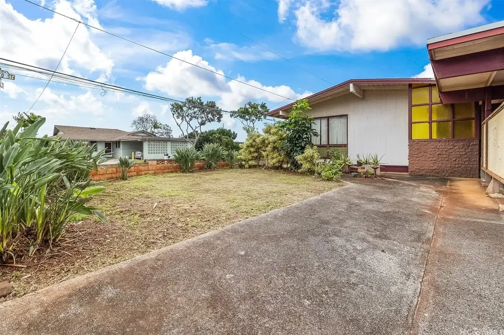 1404 Kaumoli Street, Pearl City