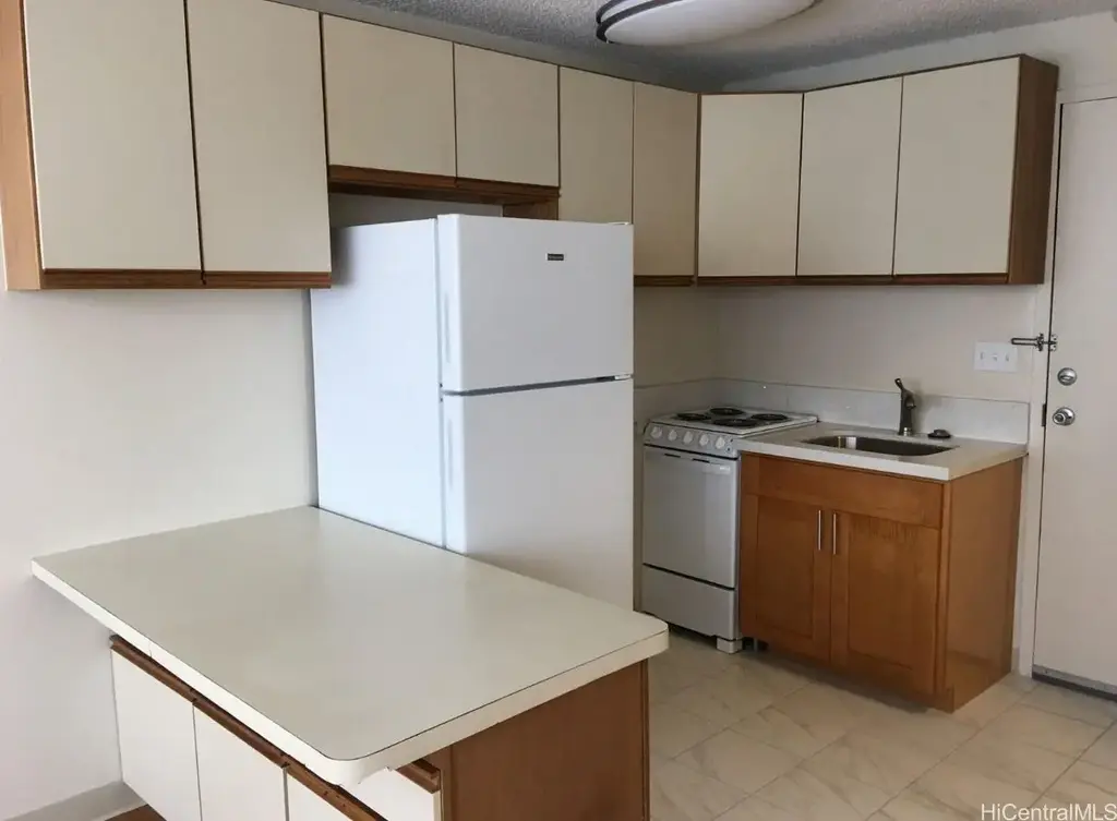 1560 Kanunu Street # 403, Honolulu