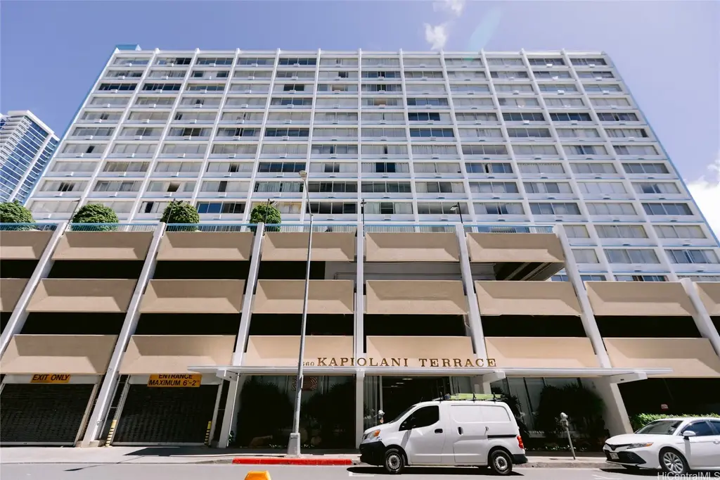 1560 Kanunu Street # 617, Honolulu