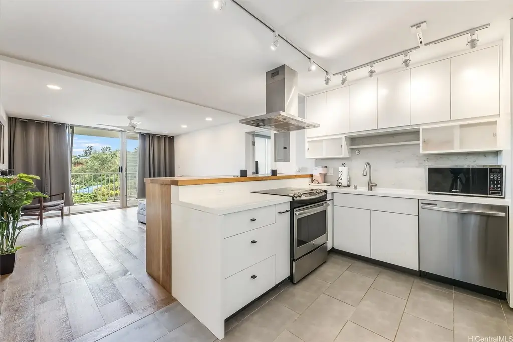 95-61 Waikalani Drive # D704, Mililani