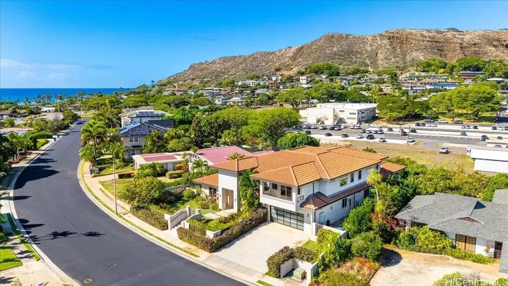 4218 Kaimanahila Street, Honolulu