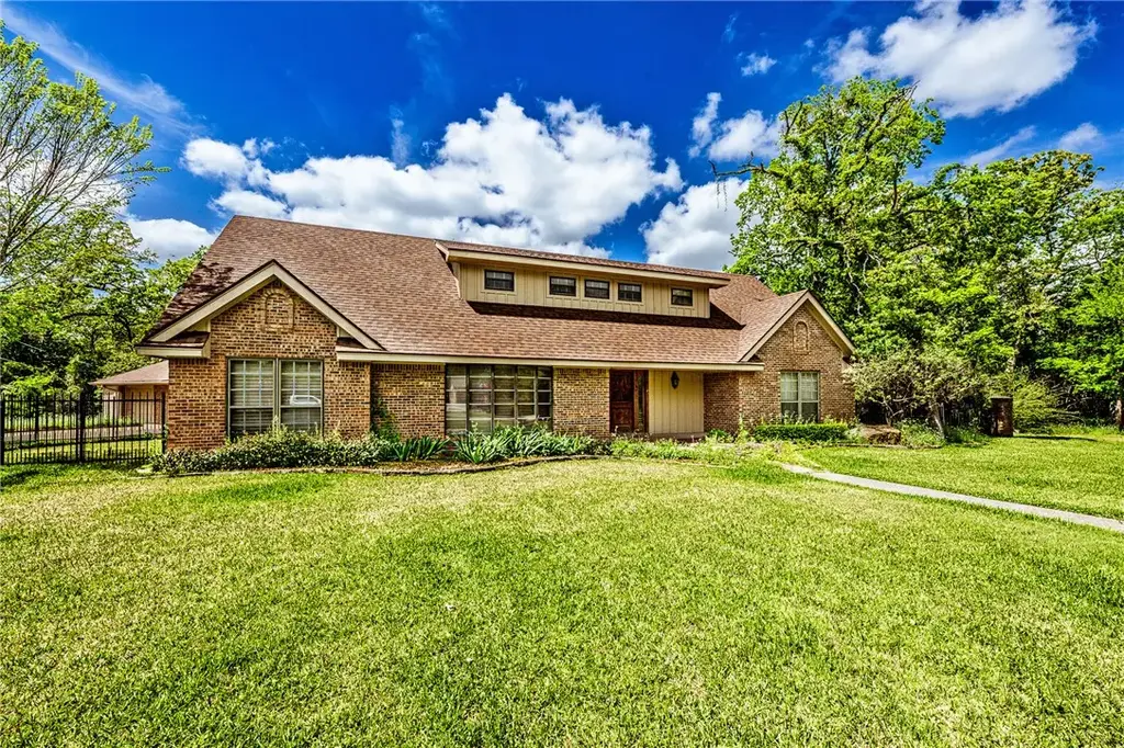 1100 Broadmoor Drive, Bryan