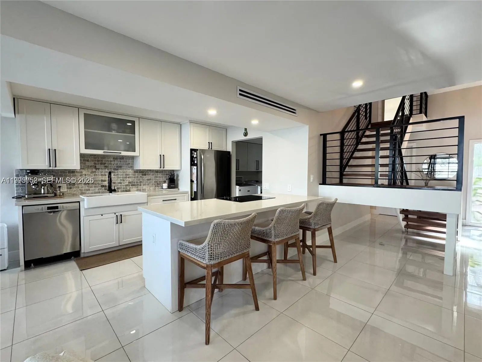 Photo of Listing #A11993052