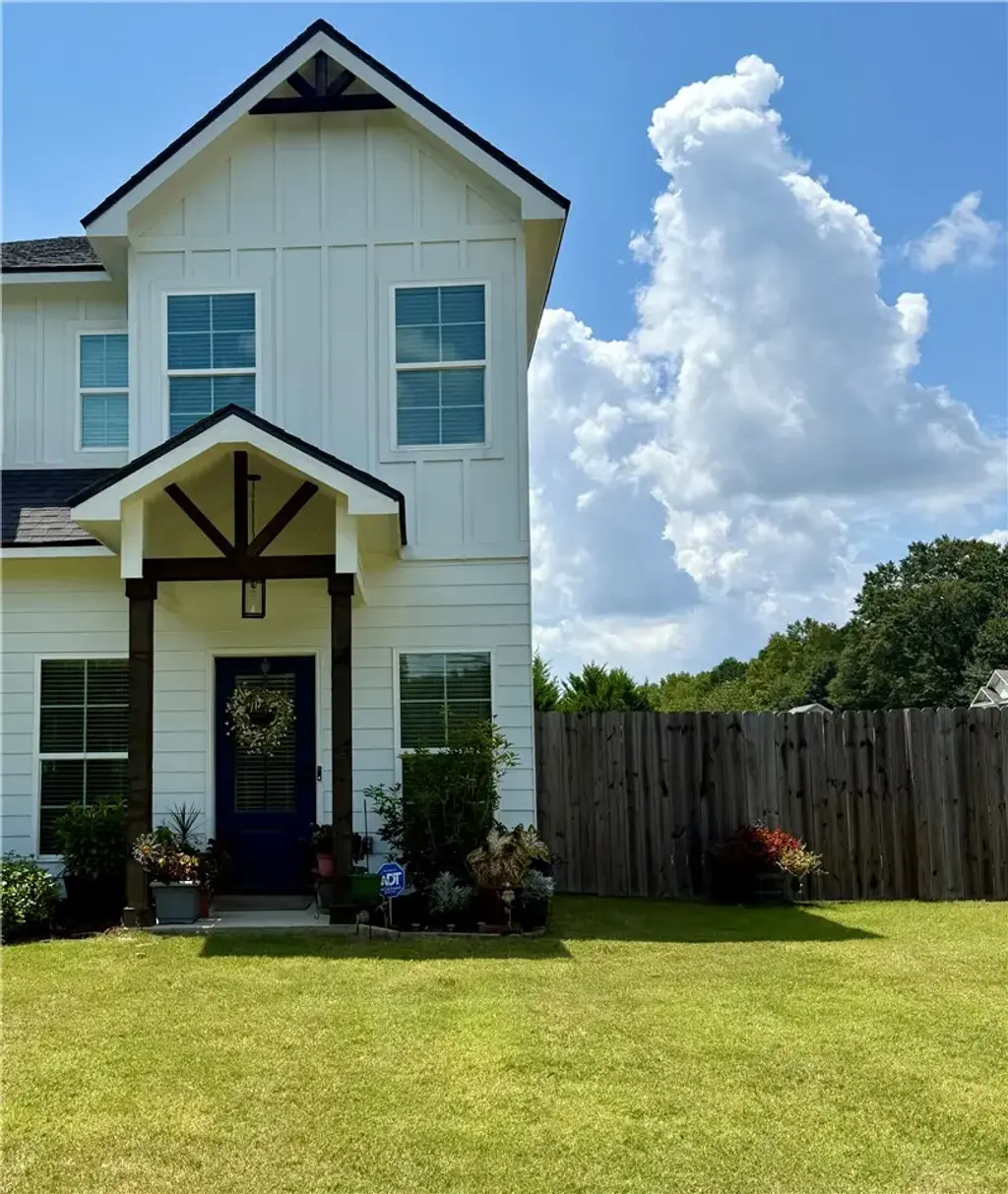 105 Cv Creek Dr, Opelika
