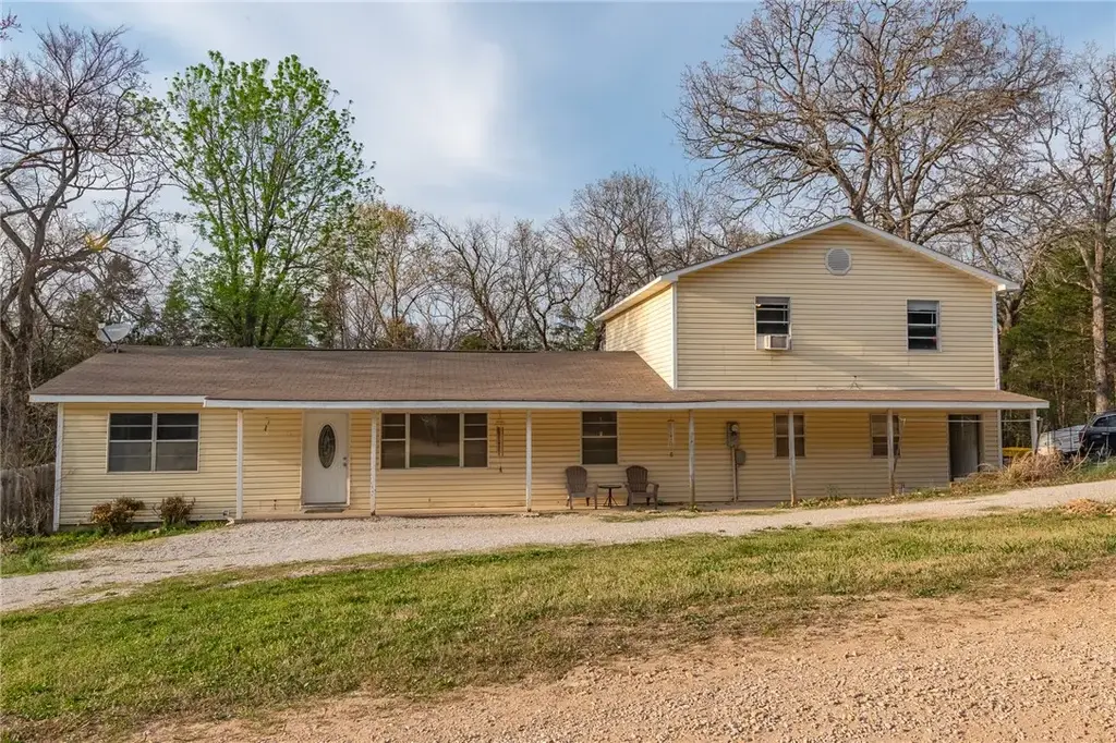 121 E Elm, Diamond City