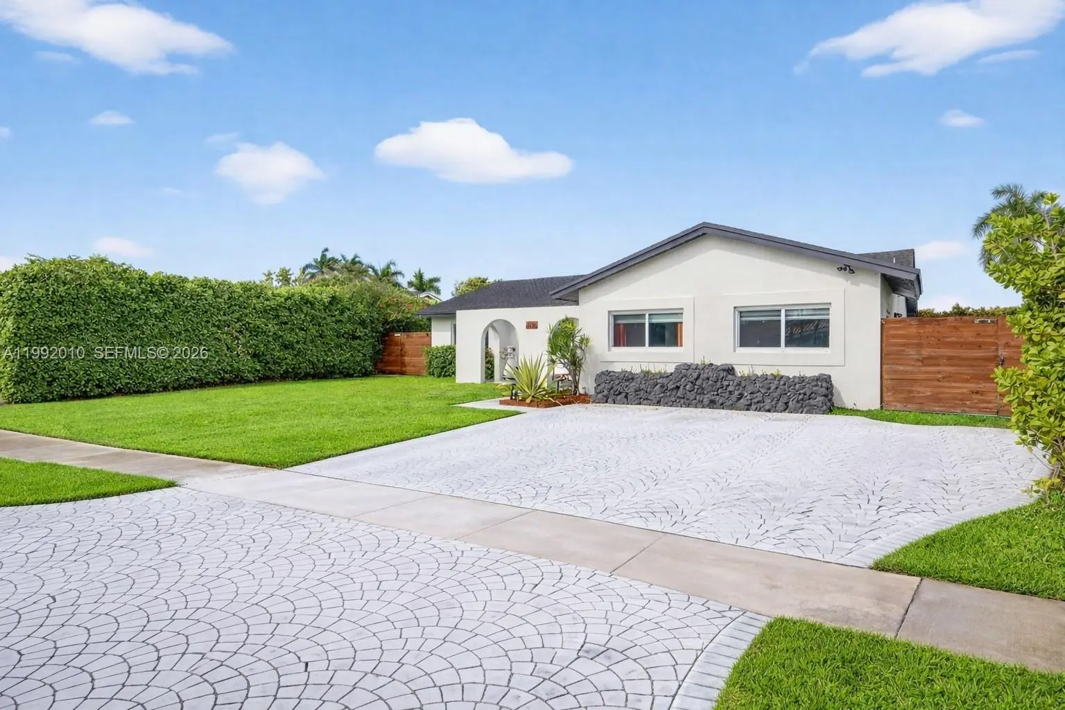 Photo of Listing #A11992010