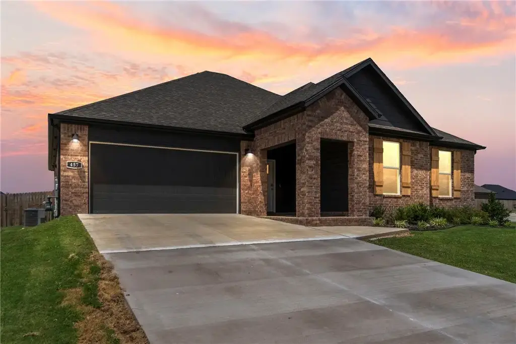 457 N Goose Xing, Farmington