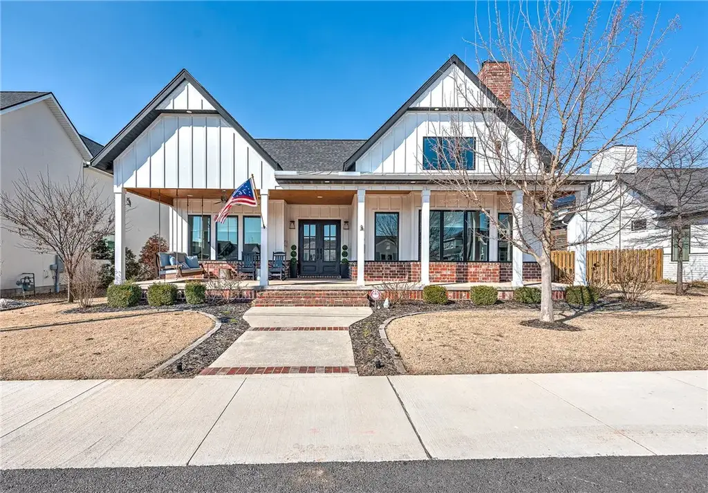 408 Sw E, Bentonville