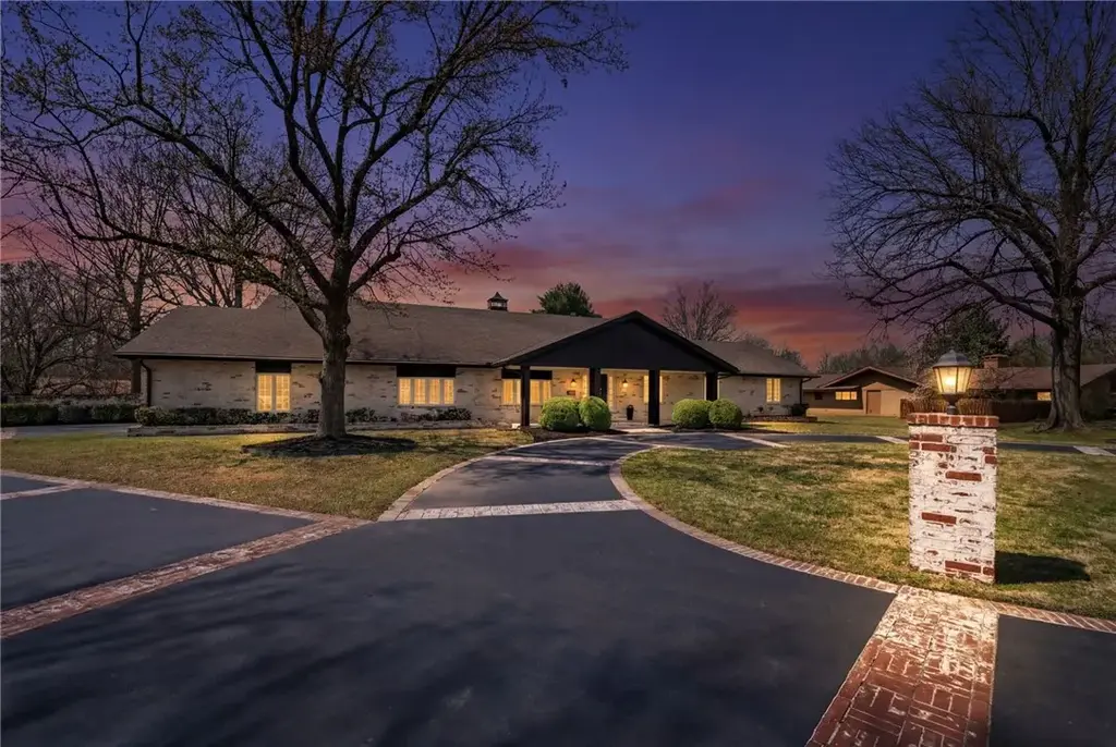 1100 Ranch Drive, Springdale