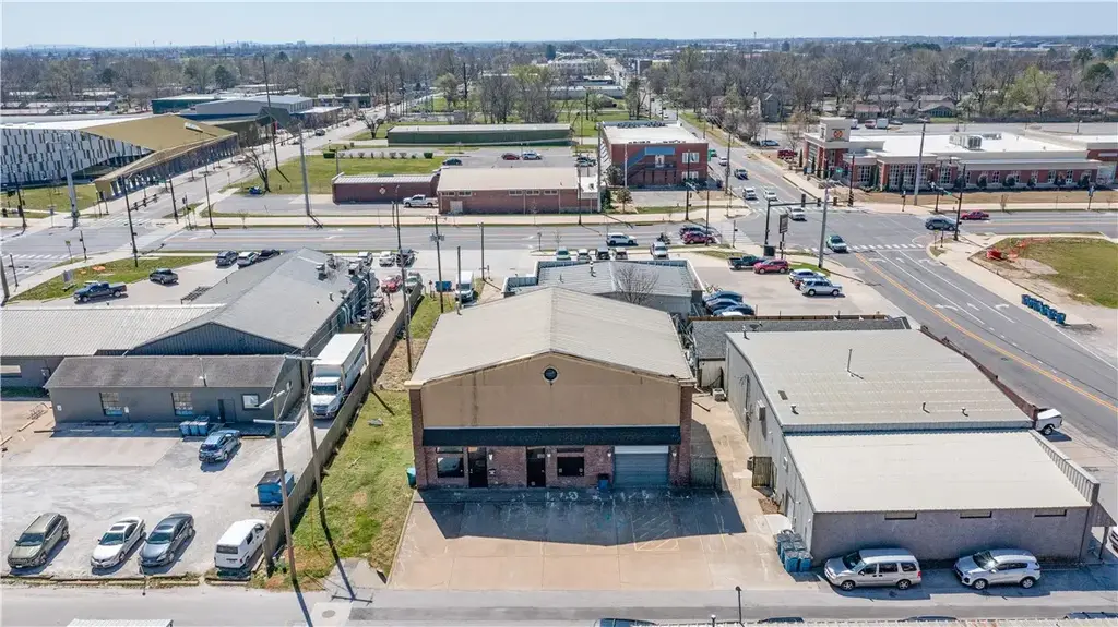 107 Sw 7th Street, Bentonville