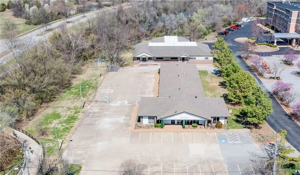 2003 & 2005 Se Walton Boulevard, Bentonville