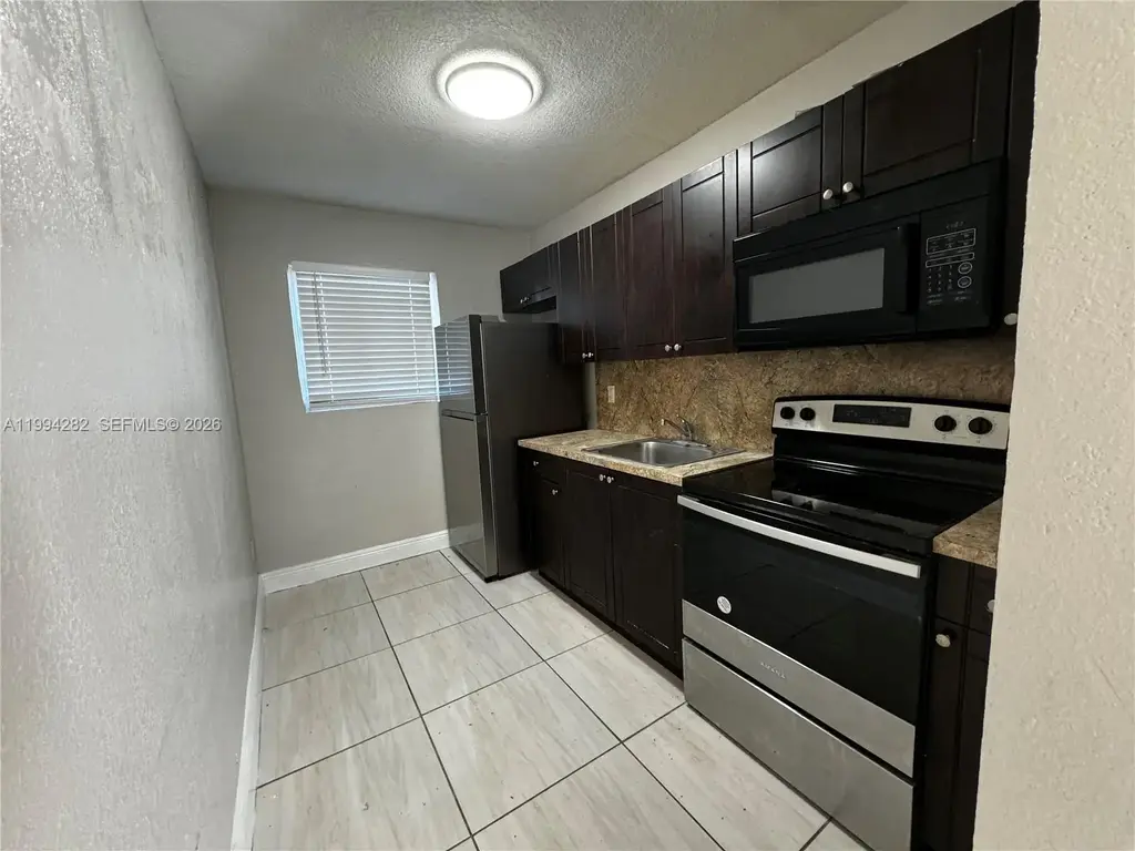 1940 Washington Ave 11, Opa Locka