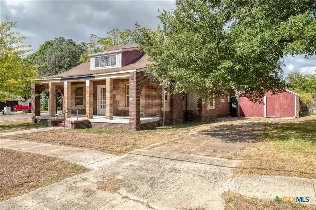 116 S Cypress Avenue, Luling