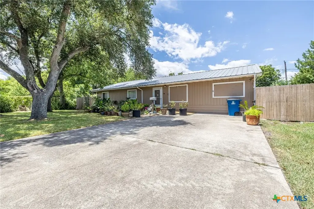 313 Dan Avenue, Port Lavaca