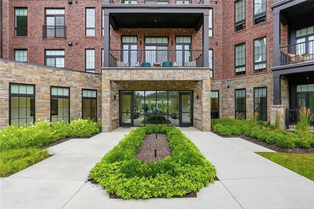 1 1st Street 405, Oakmont