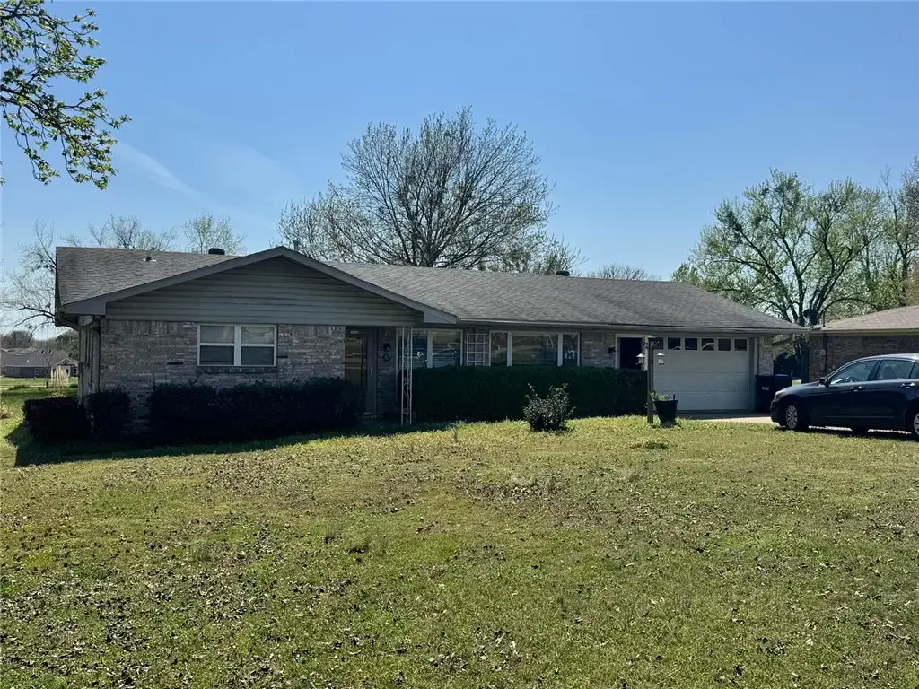 915 Maple Shade Road, Alma