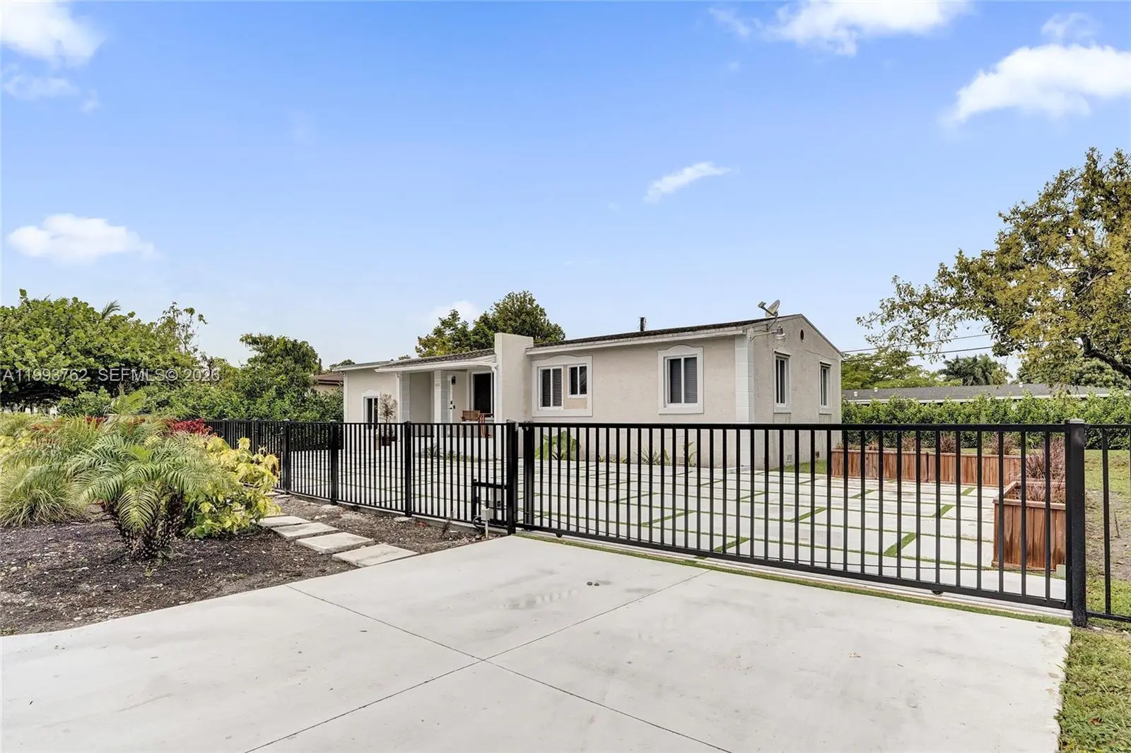 Photo of Listing #A11993762