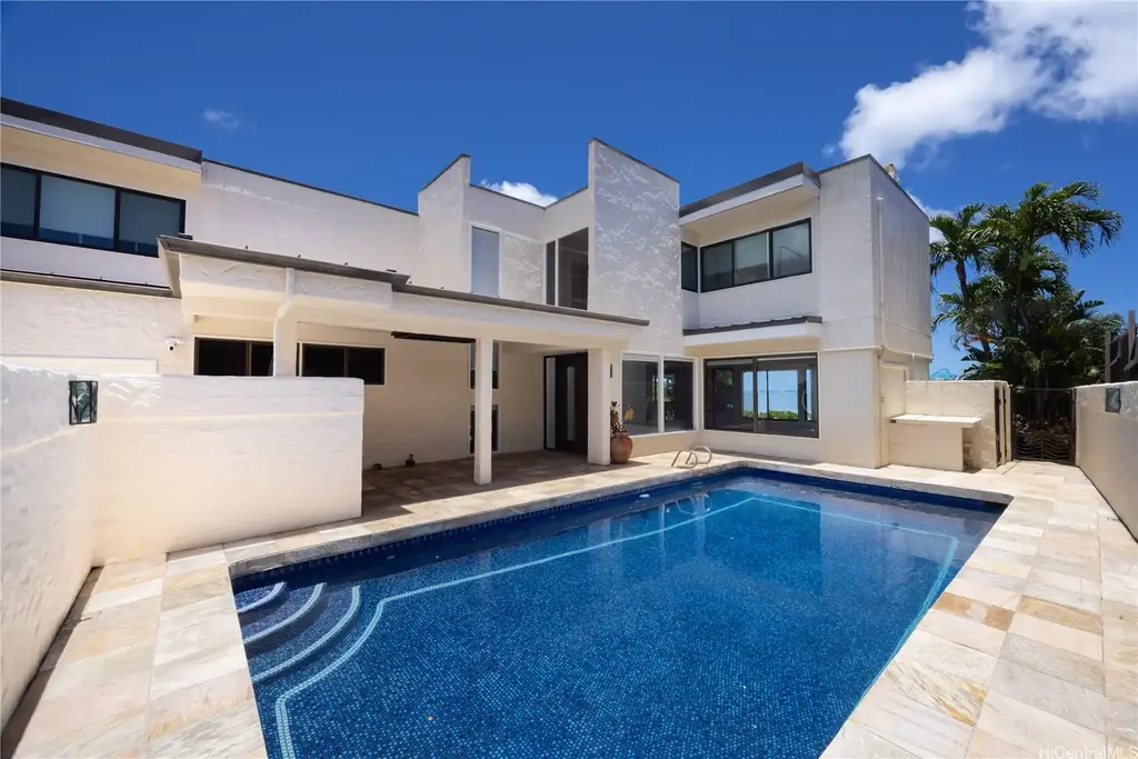 5811 Kalanianaole Highway, Honolulu