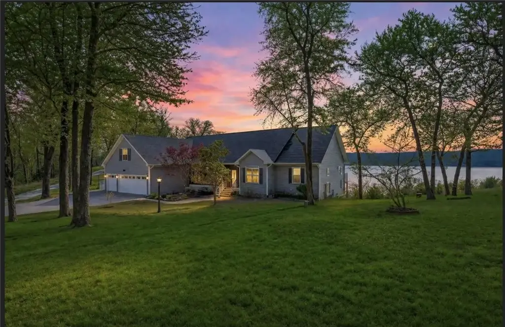 122 Holland Pt, Eureka Springs