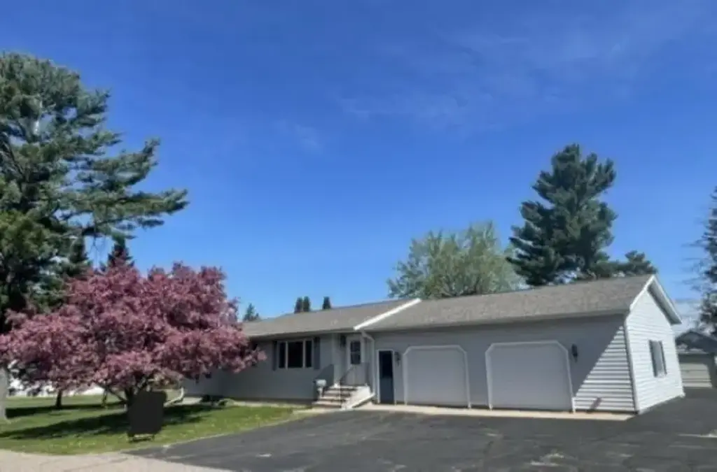 912 Duchac St, Antigo