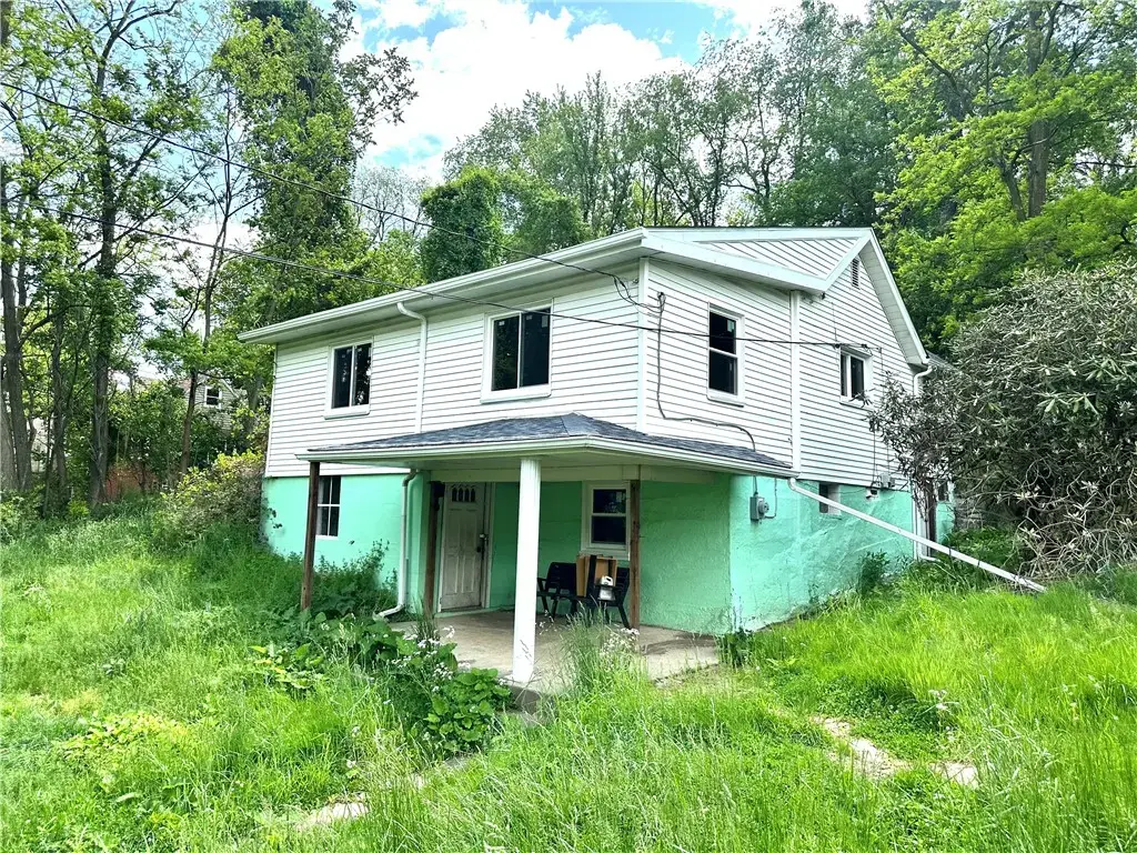 572 Alberts Drive , Monessen