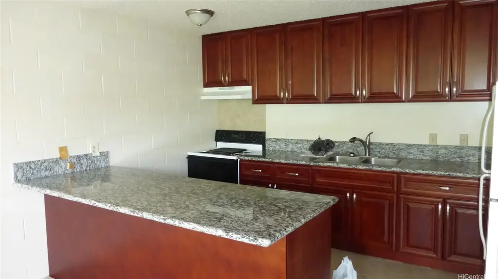 1687 Pensacola Street # 504, Honolulu
