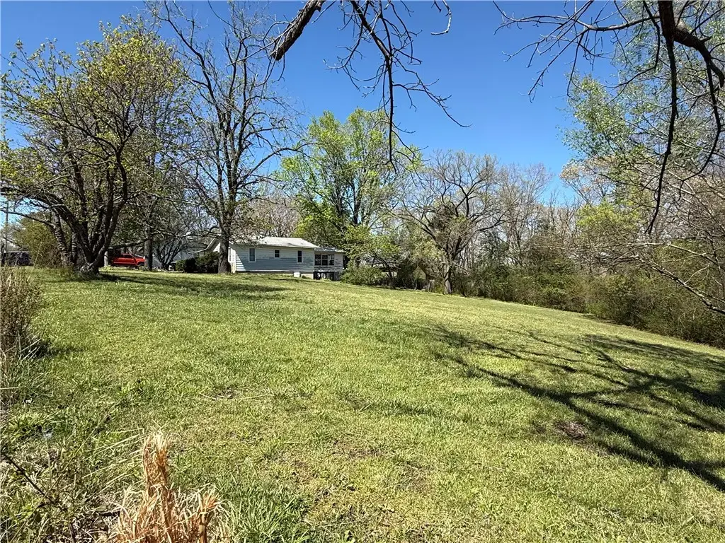 3233 Blue Hill Road, Rogers