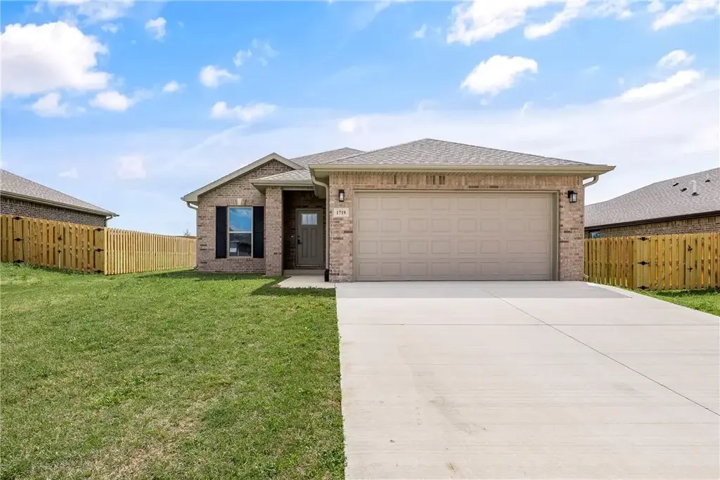 1719 Farmer Street, Pea Ridge