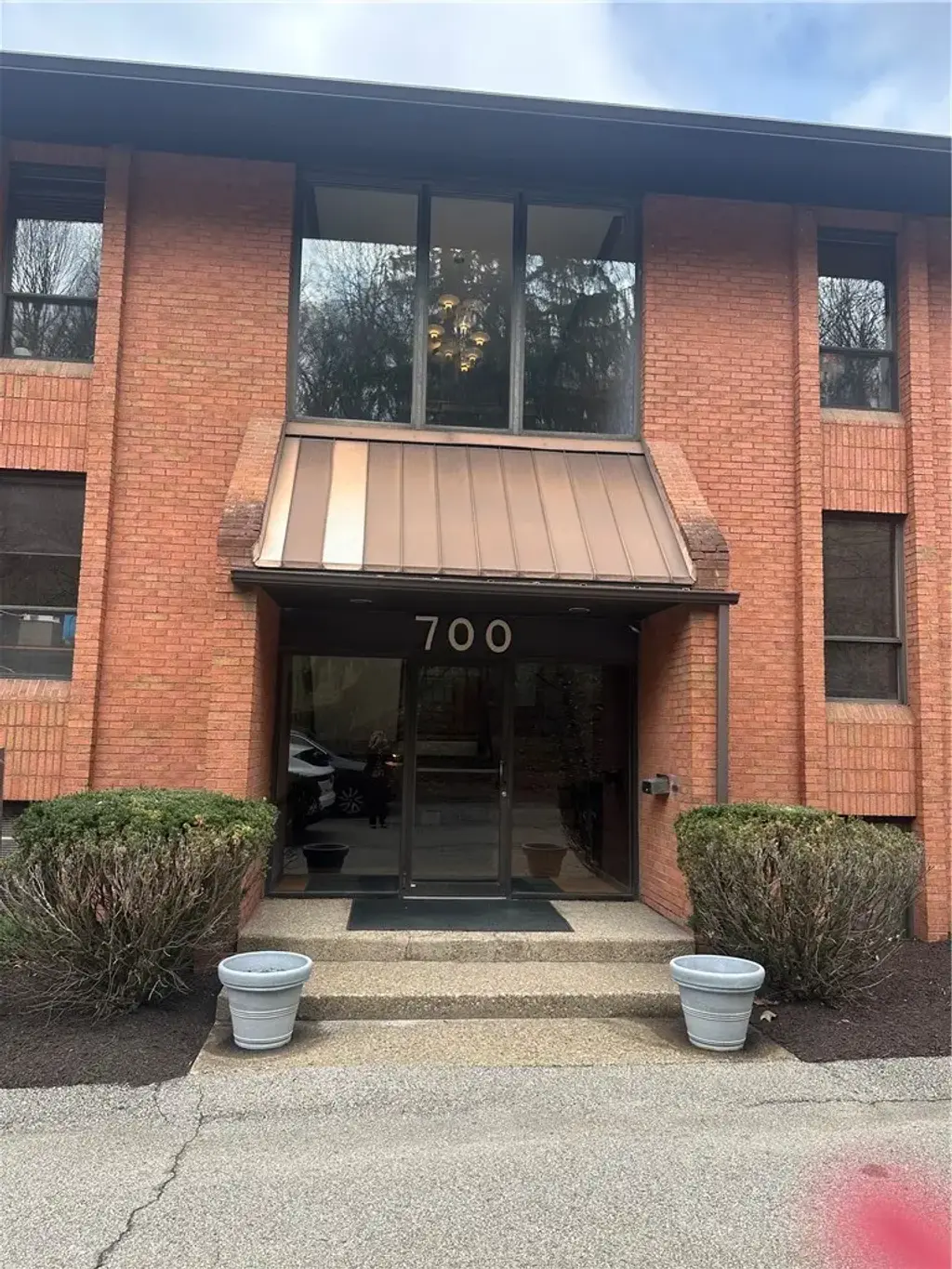 708 Mcknight Park Drive, Ross