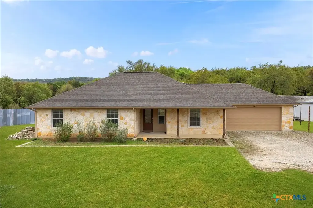 101 Queen Anne Circle, Canyon Lake