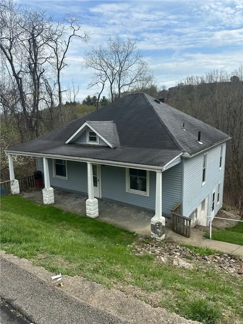 500 Pointview Road , Brentwood