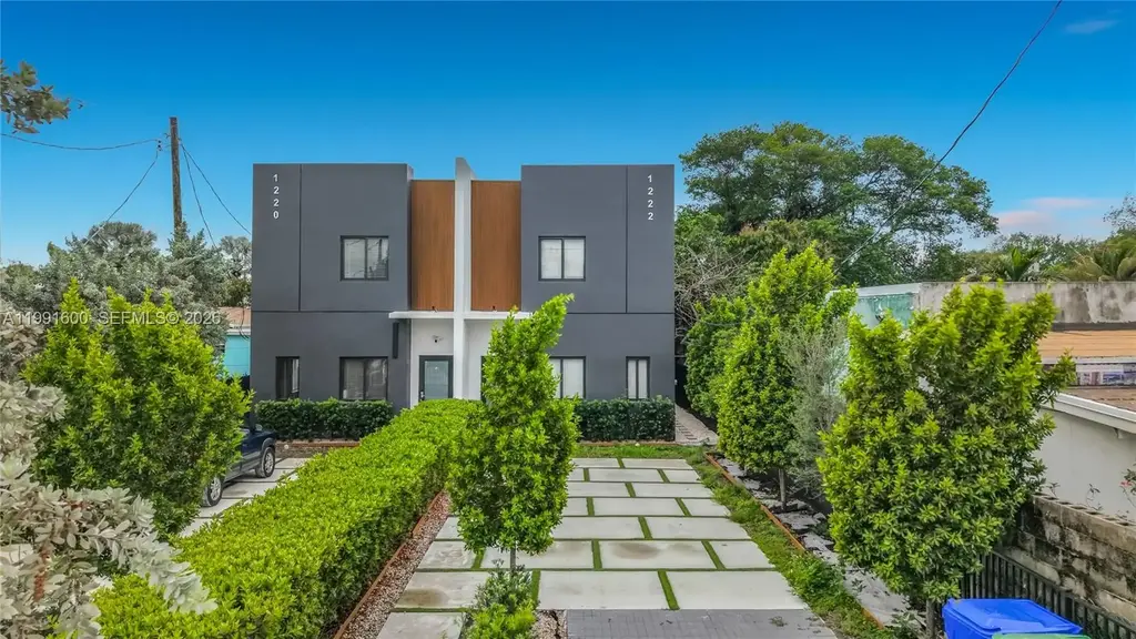 1220 & 1222 Nw 30th St, Miami
