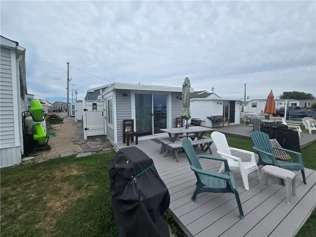 689 Succotash Rd, South Kingstown