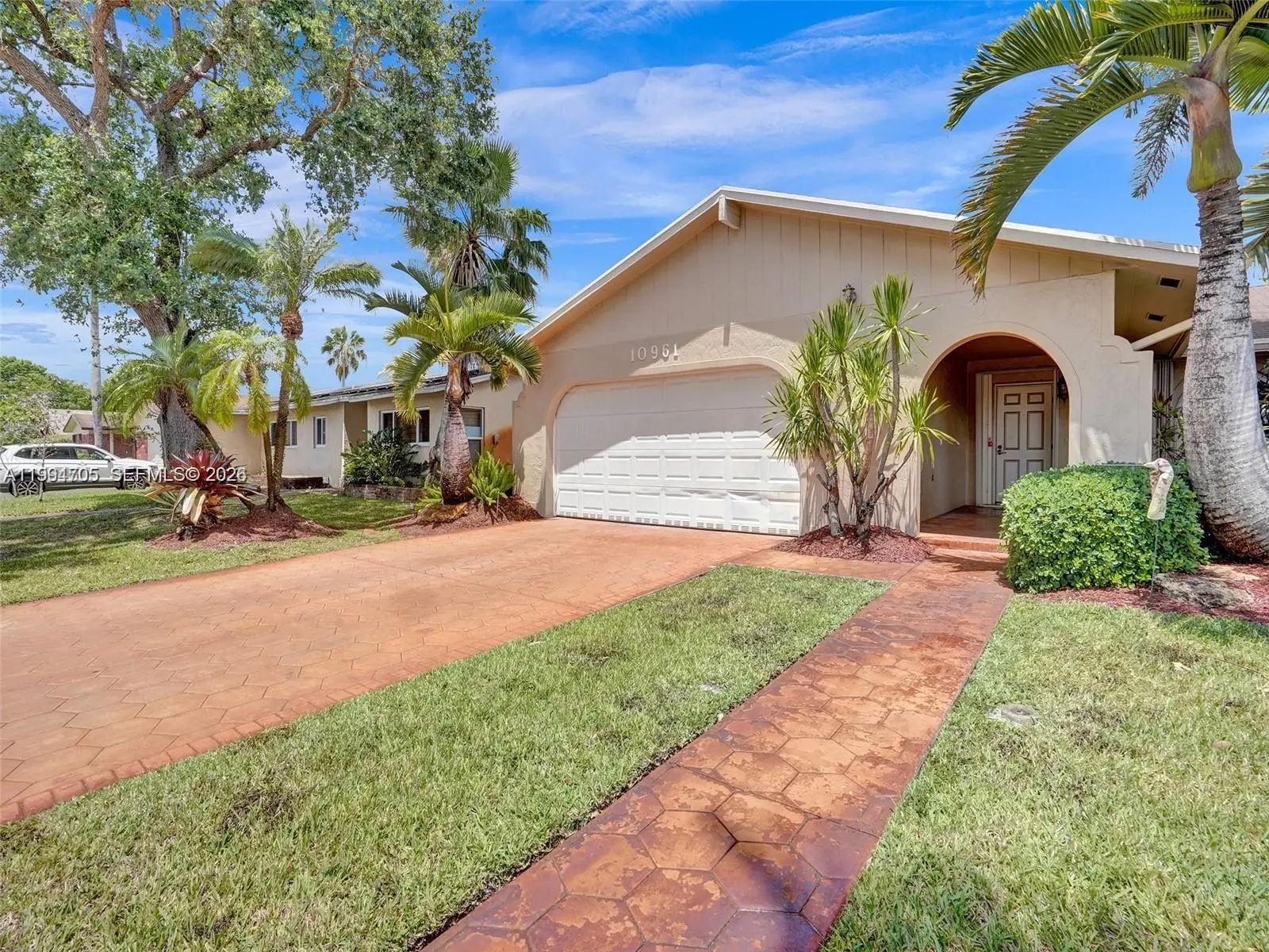 Photo of Listing #A11994705