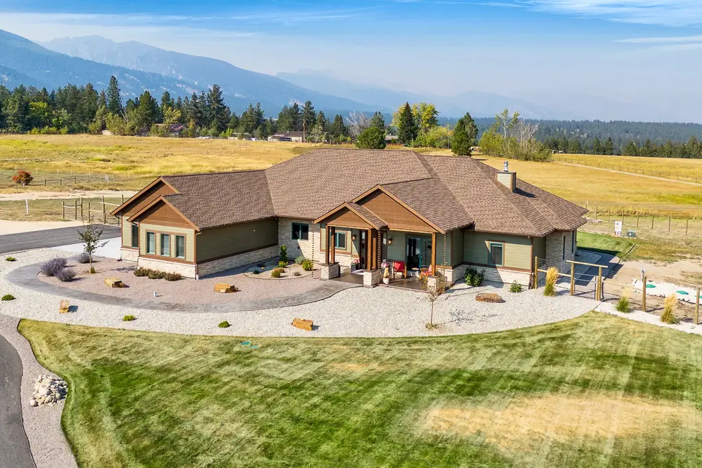 1110 Steller Way, Hamilton