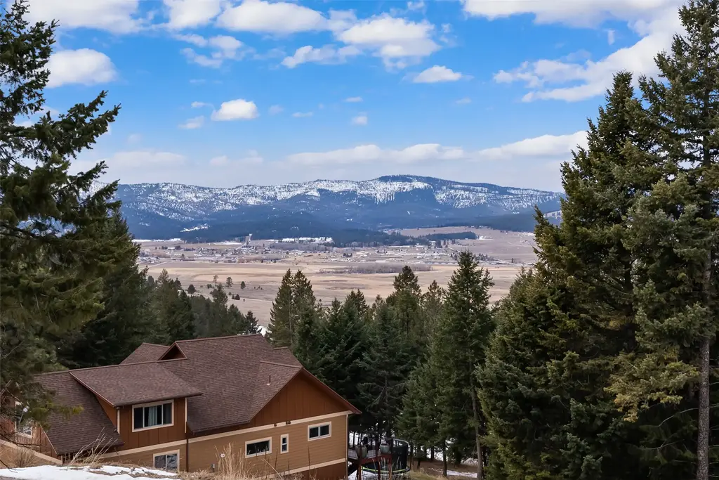 200 Walking Coyote Drive, Kalispell