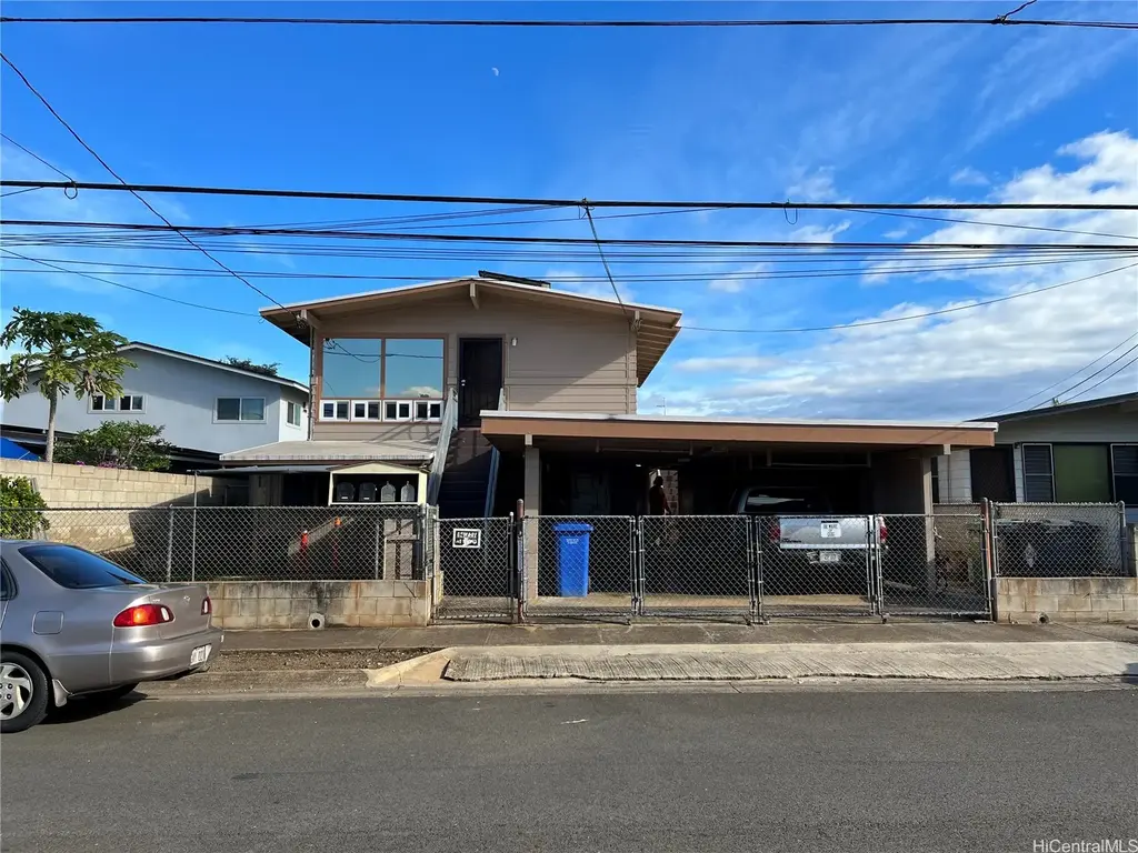 99-225 Ohekani Loop, Aiea