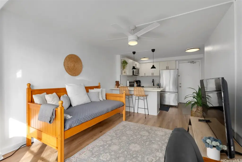 (unit #609) 445 Kaiolu Street, Honolulu