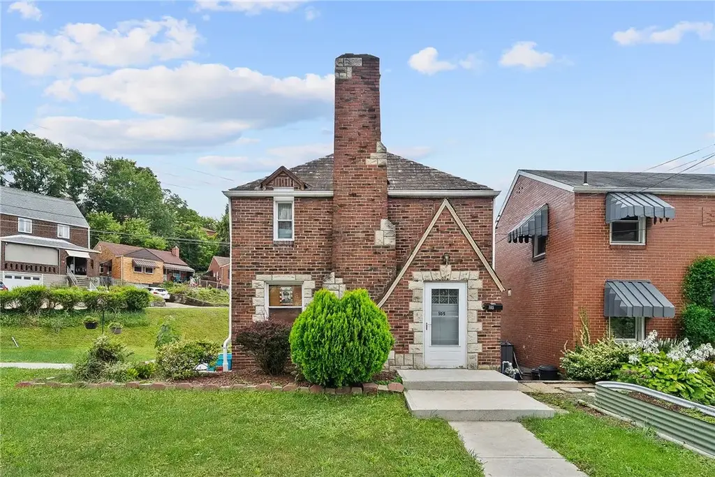 105 Kaplan Avenue , Brentwood