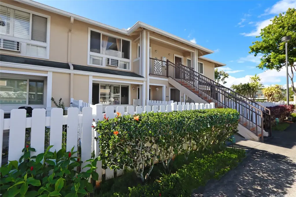 95-1063 Koolani Drive # 357, Mililani