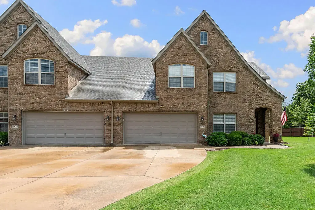 4017 N Meadow View Drive, Fayetteville