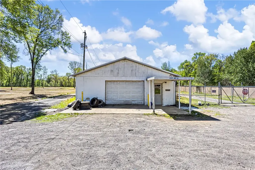 12727 Highway 22, Dardanelle