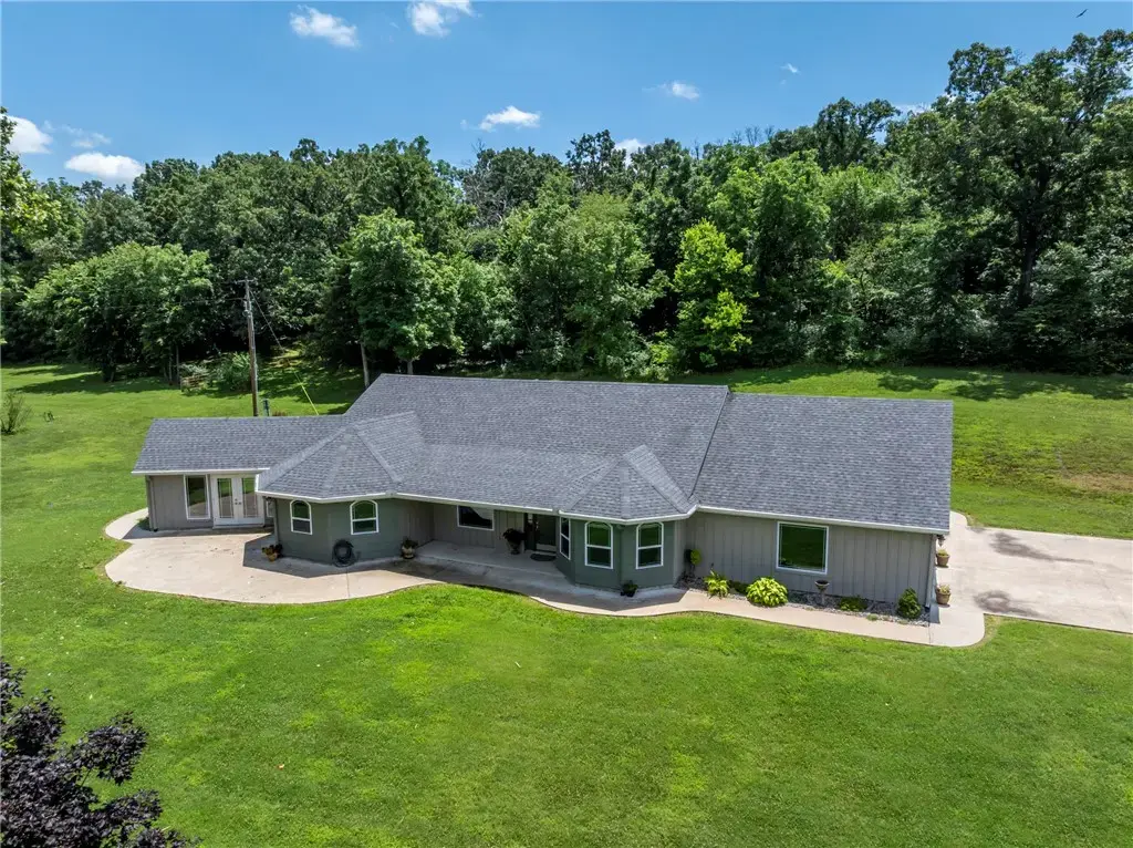 23001 Honey Creek Road, Sulphur Springs