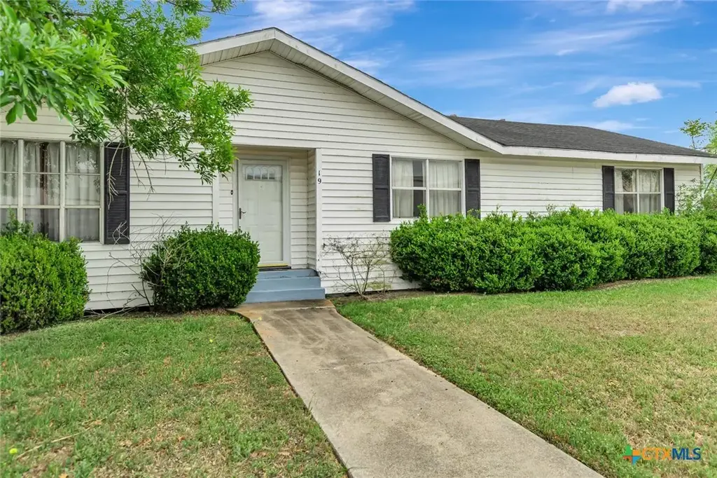 1907 Pleasant Green Drive, Victoria