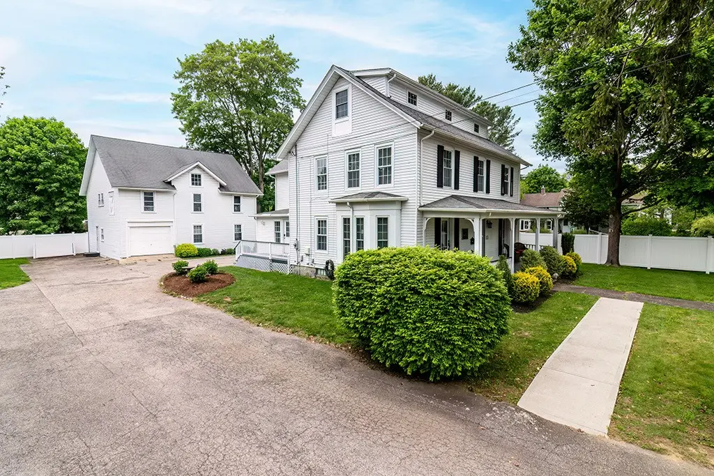 390 Woodruff Ave, South Kingstown