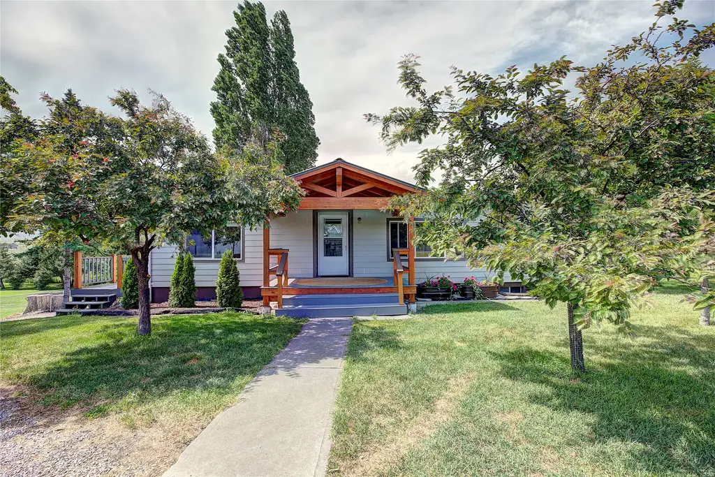 708 11th Street E, Polson