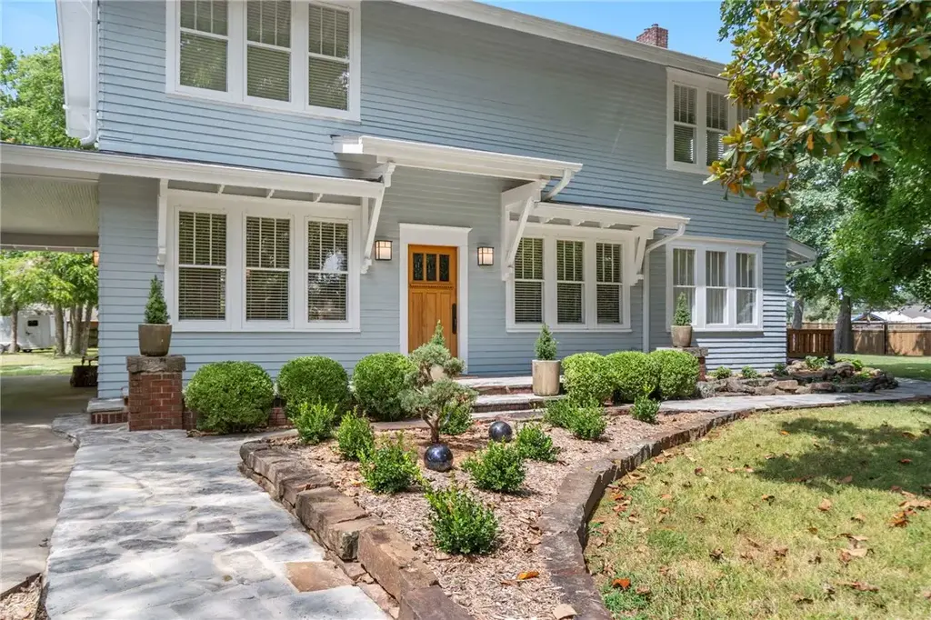 901 Mccollum Drive, Bentonville